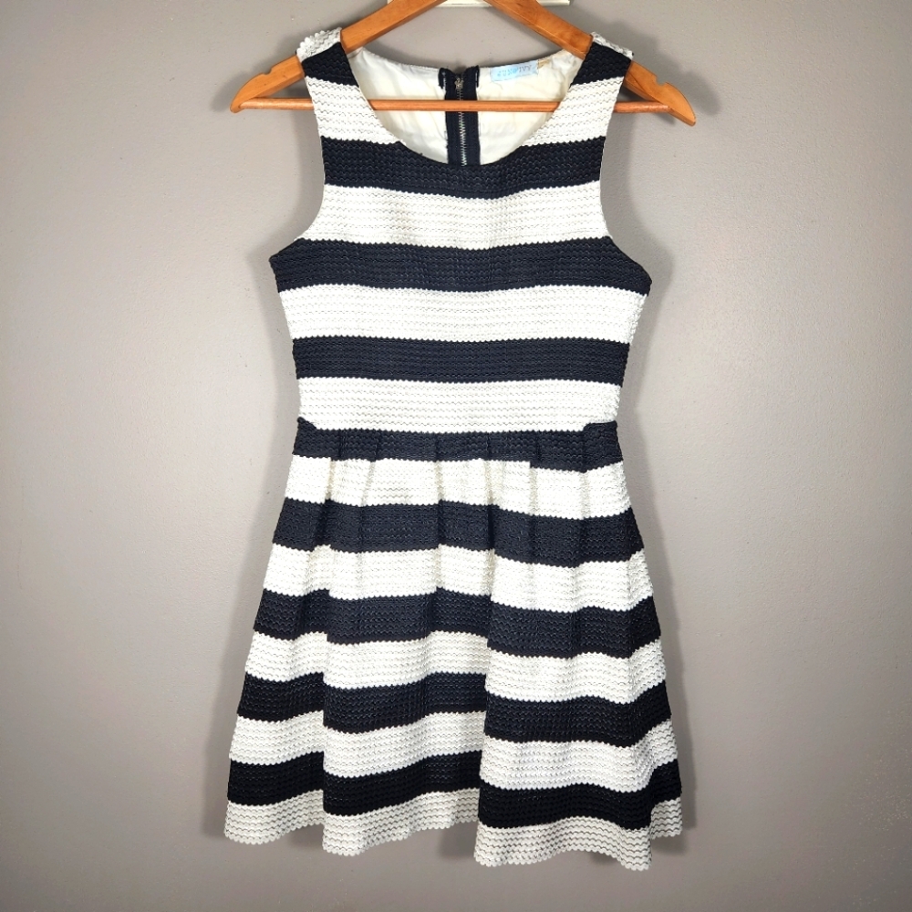 Jun and Ivy Dress Womens Size Small Sleeveless Black Tiered Striped Dress